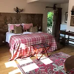 B&B Rose Court